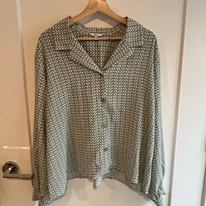 Reitmans Teal and White Leaf Print Blouse